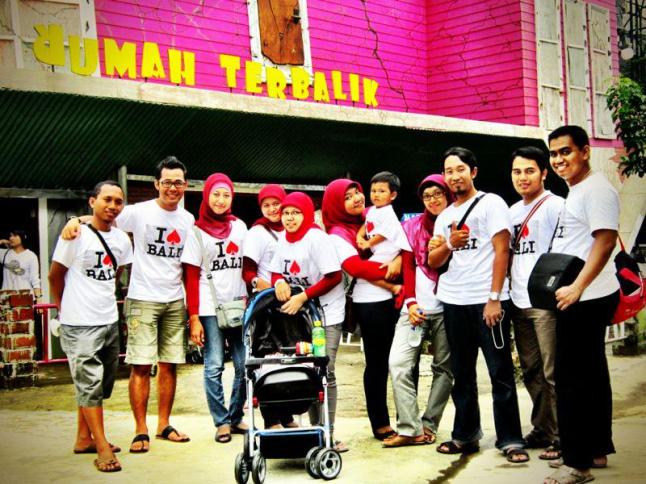 Rumah Terbalik, Badaaiii entahlah :D