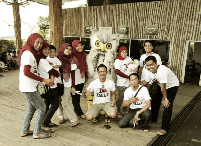 Pose dolo depan Loket ;)