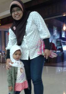 Lihat tangan kiri saia bawa apa hehe :D