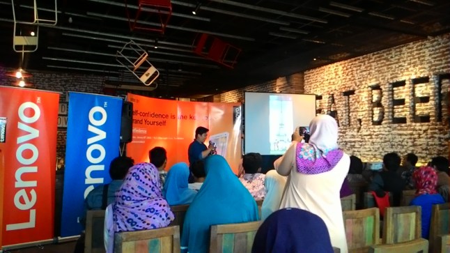 Pak Effendy ngenalin produk baru :D